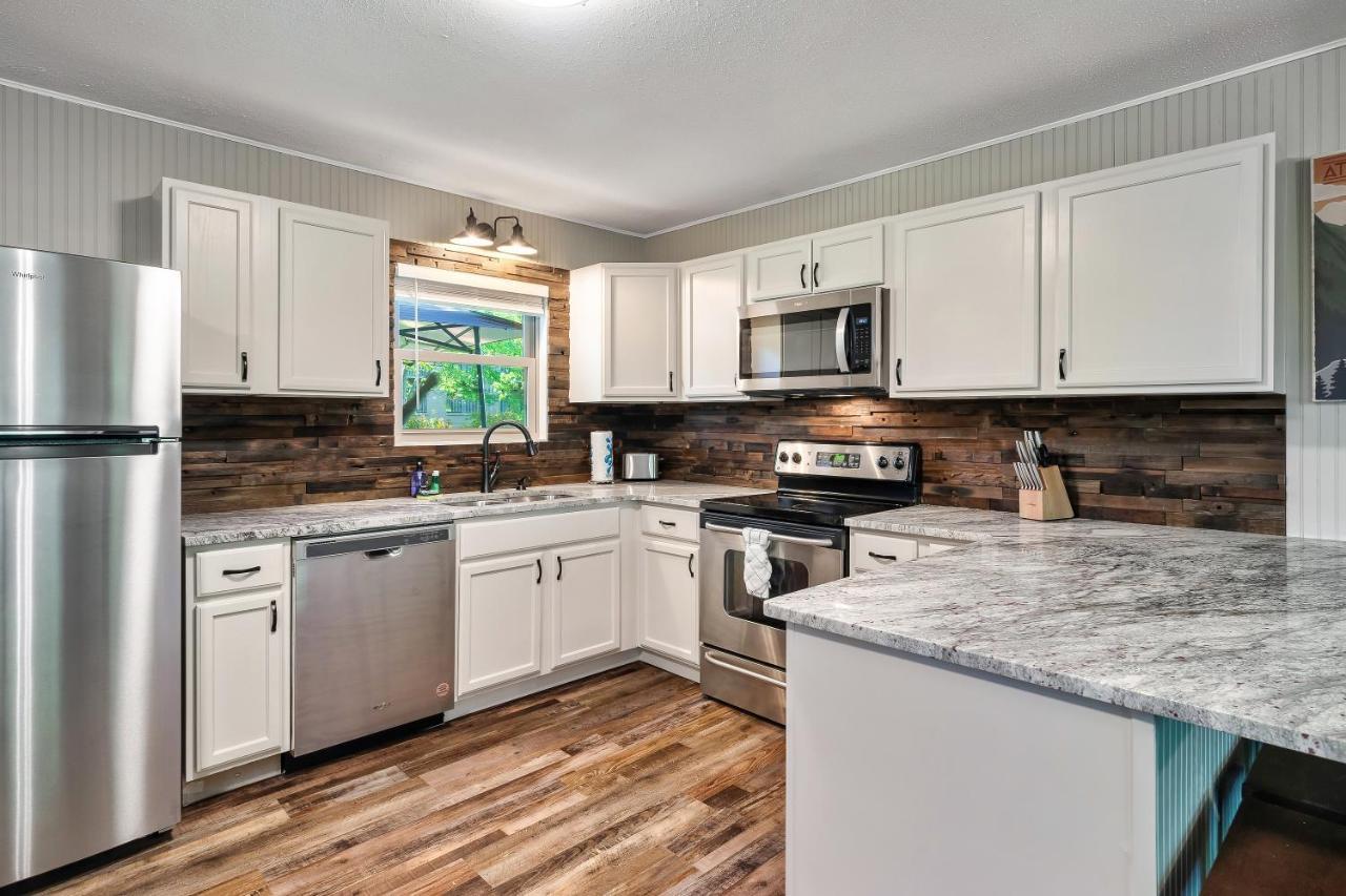 Modern Pigeon Forge Gem Near Dollywood, Gatlinburg & Smokies - 2 Mins To Pkwy & Strip, Hot Tub, Fire Pit, Cable, Hi-Speed Wifi Vila Exterior foto