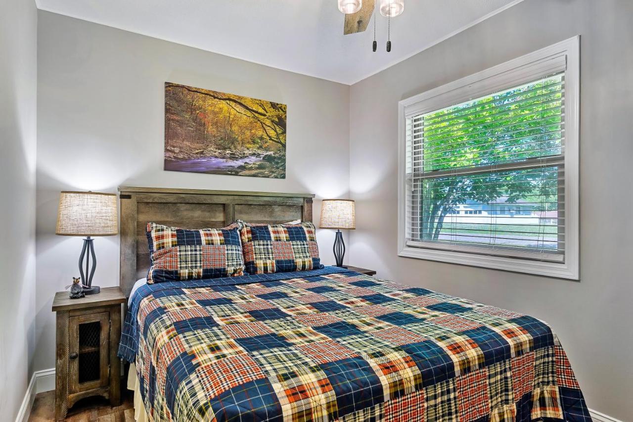 Modern Pigeon Forge Gem Near Dollywood, Gatlinburg & Smokies - 2 Mins To Pkwy & Strip, Hot Tub, Fire Pit, Cable, Hi-Speed Wifi Vila Exterior foto