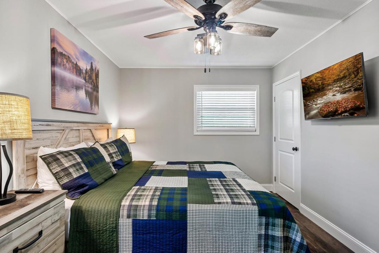 Modern Pigeon Forge Gem Near Dollywood, Gatlinburg & Smokies - 2 Mins To Pkwy & Strip, Hot Tub, Fire Pit, Cable, Hi-Speed Wifi Vila Exterior foto